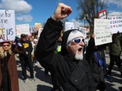 Milioni di americani manifestano contro Trump, anche nella piccola città del West Virginia