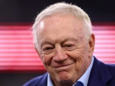 I fan dei Cowboys esortano Jerry Jones a ingaggiare Trey Hendrickson