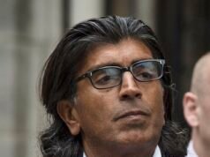 Più di 100 inquilini che affittano case di proprietà del proprietario miliardario Asif Aziz vengono schiaffeggiati con un avviso di sfratto – settimane prima che la nuova legge entri in vigore