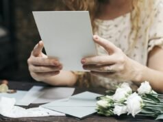 La sposa condivide il codice dell’abito da sposa: non è pronta per ciò che la gente nota