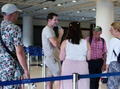 Gli australiani bloccati affrontano il “caos” di viaggio mentre gli albanesi avviano colloqui di crisi con gli Emirati Arabi Uniti