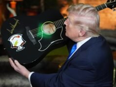 Trump riflette se riuscirebbe a battere Elvis in uno scontro durante la sua deviazione a Graceland