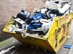 Lo straordinario video dell’autista che getta la spazzatura nel fiume a Tanah Kusir, si scopre che questo è il fatto reale