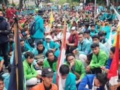 Protestata dagli studenti, la Banca Kalteng è invitata a migliorare il servizio di erogazione BLT per le carte Huma Betang