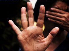 Incoraggiata dal “pan di Spagna”, la ragazza Karawang viene picchiata dai suoi amici fino all’annerimento