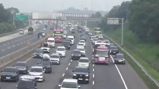 67e4b8b519cc4-ruas-tol-jakarta-cikampek-dipadati-ribuan-kendaraaan-pemudik_1265_711.png