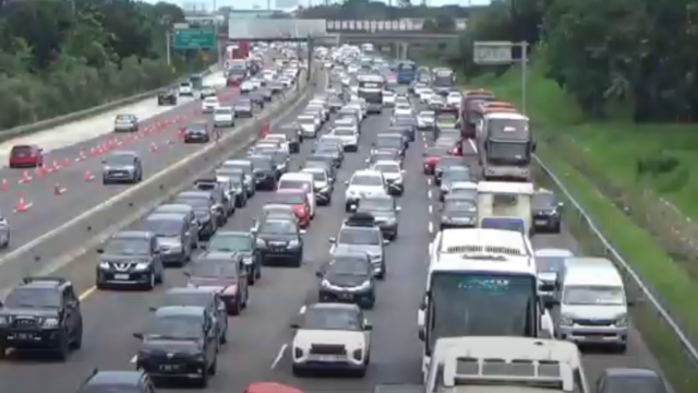 67e790549667d-kepadatan-arus-mudik-di-tol-jakarta-cikampek-terus-berlanjut_1265_711.png