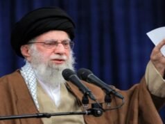 Muore Ali Khamenei, centinaia di iraniani scendono in piazza per condannare Stati Uniti e Israele