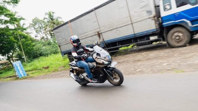 691472554215f-ilustrasi-touring-jarak-jauh-naik-motor_1265_711.jpeg