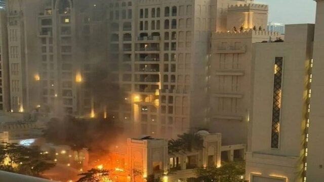 69a517dd85ce9-rudal-iran-menghantam-hotel-palm-jumairah-di-dubai-uae_gemini_1265_711.jpg