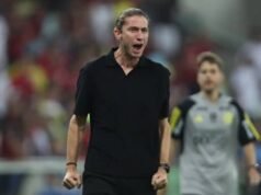 Licenziato dopo aver festeggiato il gol dell’8-0, la leggenda del Chelsea Luis resta rimossa dalla sedia dell’allenatore