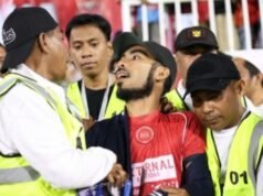 PWI Arrabbiato! Giornalista presumibilmente intimidito durante la partita tra North Maluku United e PSM, costretto a cancellare il video