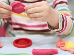 5 vantaggi del giocare con l’argilla per la crescita e lo sviluppo dei bambini, quindi ispirazione per le attività a casa