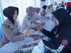 La polizia nazionale interviene prima dell’Eid Al-Fitr, Ojol e i lavoratori ricevono servizi sanitari gratuiti