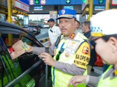 Accompagnando il capo della polizia nazionale alla visita al casello di Kalikangkung, Kakorlantas garantisce un’ingegneria del traffico di ritorno a casa basata sui dati nel 2026