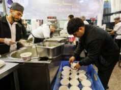 In mezzo al conflitto e alla crisi economica, l’Iran aumenta il salario minimo del 60%.