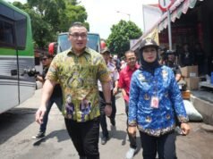 Visitando il terminal Kalideres, i membri DKI DPRD garantiscono comfort ai viaggiatori