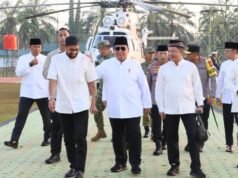 Il capo della task force PRR accompagna il presidente Prabowo a celebrare l’Eid Al-Fitr con la comunità ad Aceh Tamiang