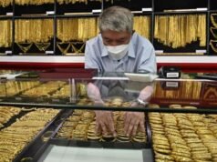 I prezzi mondiali dell’oro si riprendono, aumentano del 2% mentre il petrolio corregge