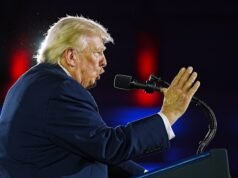 Gli Stati Uniti insistono sul fatto che i colloqui siano in corso anche se l’Iran rifiuta l’intervento di Trump