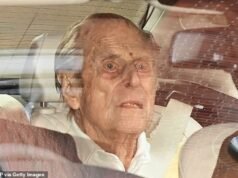 Il principe Filippo ha vissuto con un cancro al pancreas per quasi otto anni prima della sua morte, rivela un nuovo libro