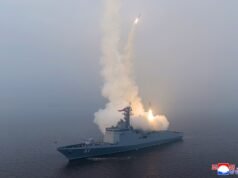 Kim della Corea del Nord supervisiona i test sui missili da crociera del nuovo cacciatorpediniere navale