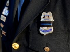 Agente di polizia, sospetto ucciso vicino alla sinagoga di Baltimora: cosa sapere