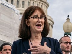 Il leader transgender sollecita una ritirata tattica e una strategia furtiva