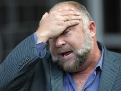 La guerra di Trump in Iran è l’ultima umiliazione di Alex Jones