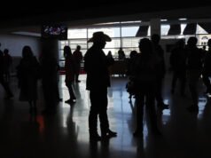 La Casa Bianca incarica il GOP di trovare i “veri americani” per spingere le sue cazzate