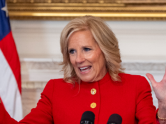L’agente dei servizi segreti sulla scorta di Jill Biden si spara accidentalmente a una gamba