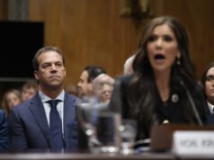 Il pessimo mese di Kristi Noem prende una piega sbalorditiva