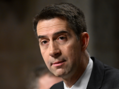 La sinistra radicale vuole denunciare gli agenti Dox ICE per molestie mirate