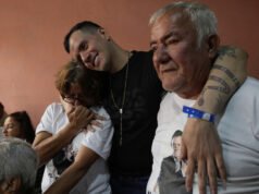 Il truccatore deportato 1 anno fa condivide il suo calvario e la speranza per il futuro