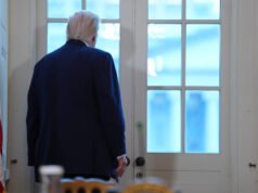 Sviluppi stupidi e inquietanti nello spreco da sala da ballo di Trump