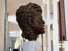 Il musicista chiede che la causa per lo spettacolo festivo annullato del Kennedy Center venga annullata