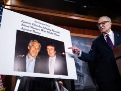 Il video del sosia di Jeffrey Epstein che guida in Florida diventa virale