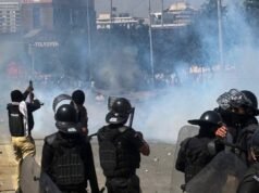 Nove morti dopo che centinaia hanno preso d’assalto il consolato americano in Pakistan