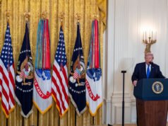 Trump interrompe l’aggiornamento sulla guerra in Iran per vantarsi della sua sala da ballo