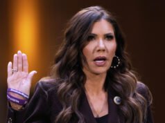 Noem dilaniato all’udienza: ‘I vostri agenti dell’ICE gli hanno sparato in faccia’