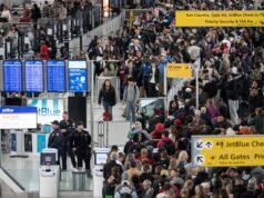 Trump invia agenti di immigrazione statunitensi negli aeroporti mentre il caos delle chiusure si aggrava