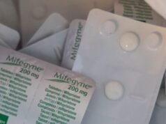 Il senatore del GOP Josh Hawley presenta un disegno di legge che vieterebbe le pillole abortive