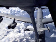 L’Iran lancia missili balistici contro una base aerea strategica strategica tra Regno Unito e Stati Uniti