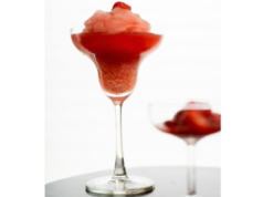 Segui queste semplici ricette per elevare le giornate estive con vivaci sorsi di fragole