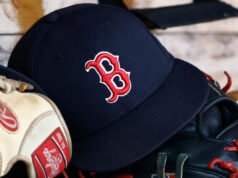 L’infielder dei Red Sox appena acquisito “Turning Heads” nell’allenamento primaverile