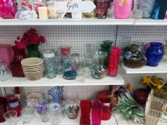 Una donna risparmia una candela per 10 dollari, ma non riesce a sopportare quanto vale davvero