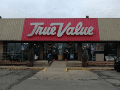 Home Depot rivale True Value chiude il negozio dopo 53 anni