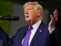 L’indice di gradimento di Trump presso gli indipendenti batte il minimo storico