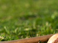 GUARDA: La partita di baseball del college esplode in una rissa totale