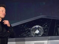 Un sopravvissuto all’incidente di un cybertruck fa causa alla Tesla di Elon Musk sostenendo che un guasto alla porta lo ha intrappolato in un veicolo in fiamme